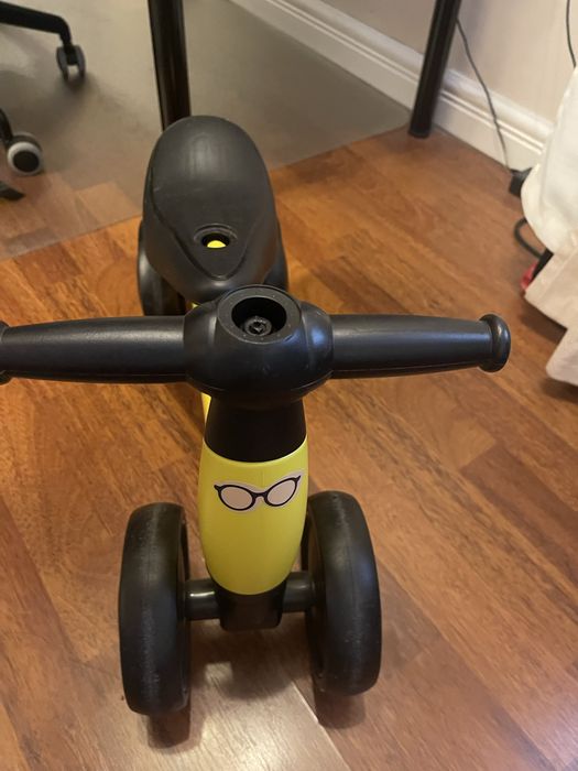 Bicicleta fara pedale PROCART, 4 roti, luminite LED si muzica, 1-3 ani