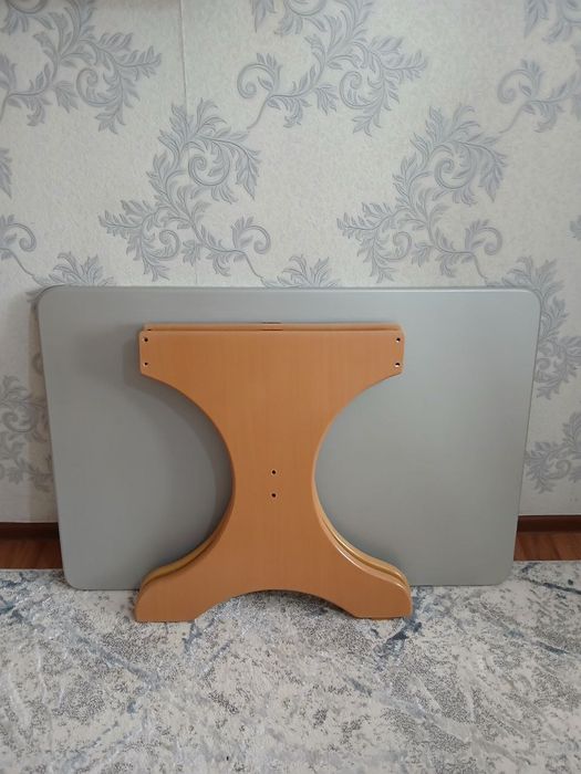 Продаётся кухонный стол СРОЧНО
Кухонный стол. 
В данном моме