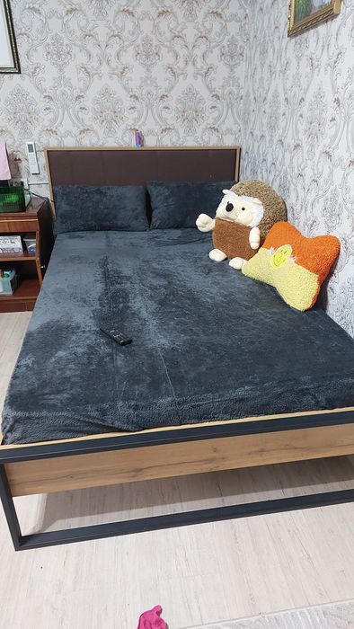 Продается комплект махровой простыни на резинке разм 2200×1500см и 2 н