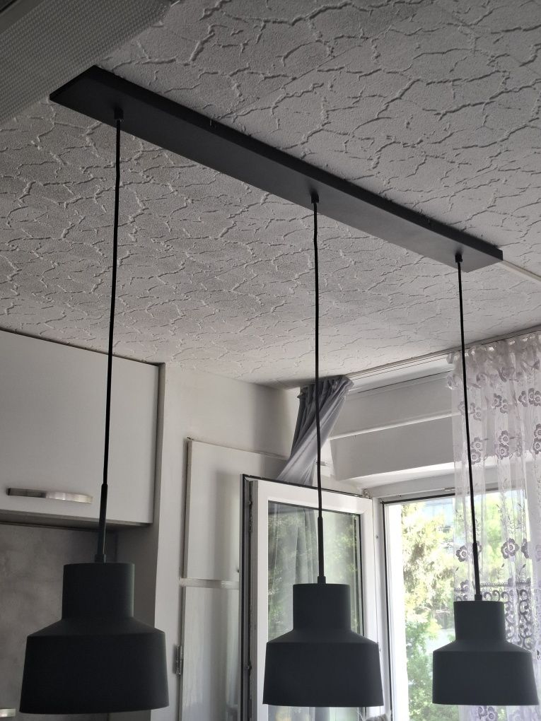 Lampa suspendata neagra 3 becuri design plăcut