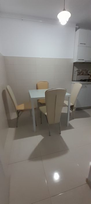 Masa dining+ 4 scaune gratis.