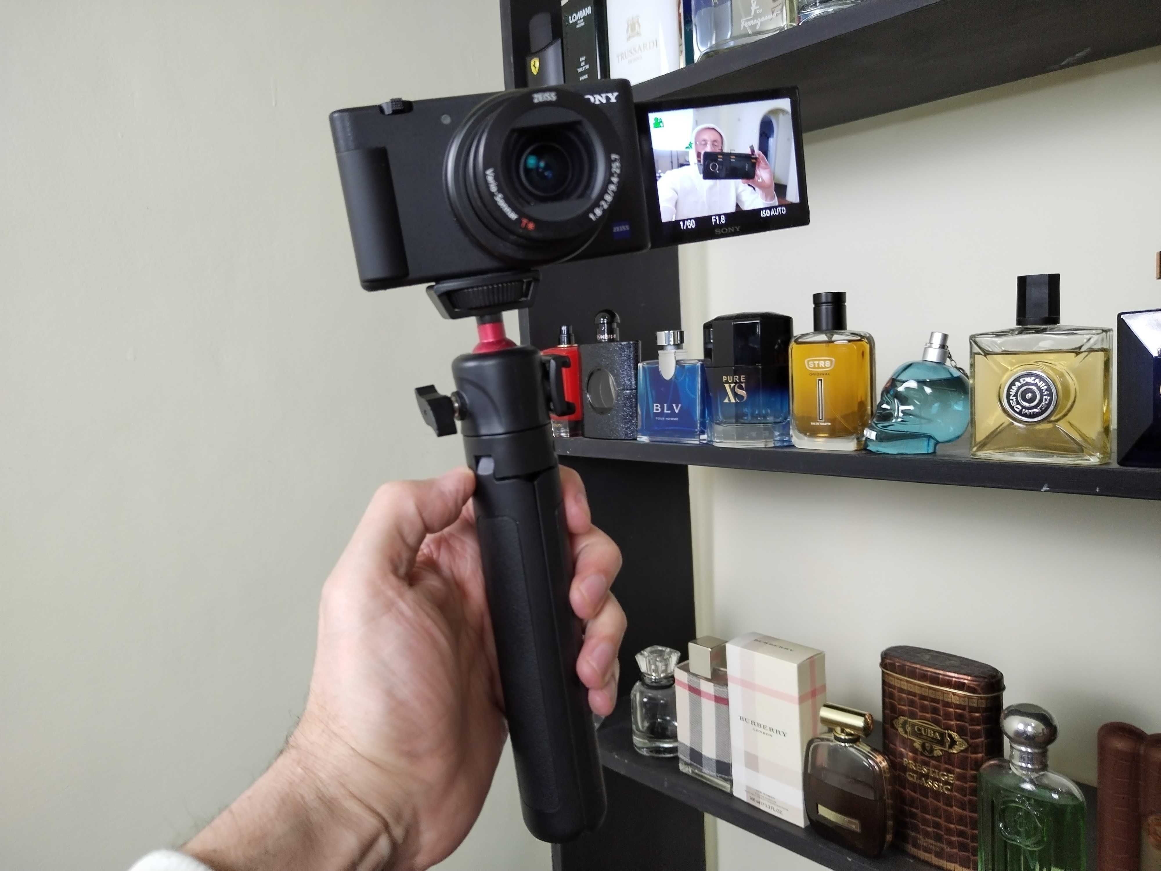 SONY ZV 1 Camera Vlogging 4K cu Tripod si Card Memorie Kingston 128GB
