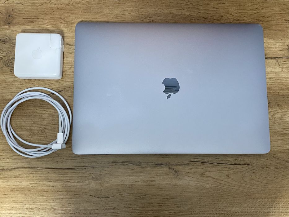 Продаётся Macbook pro 2018 A1190