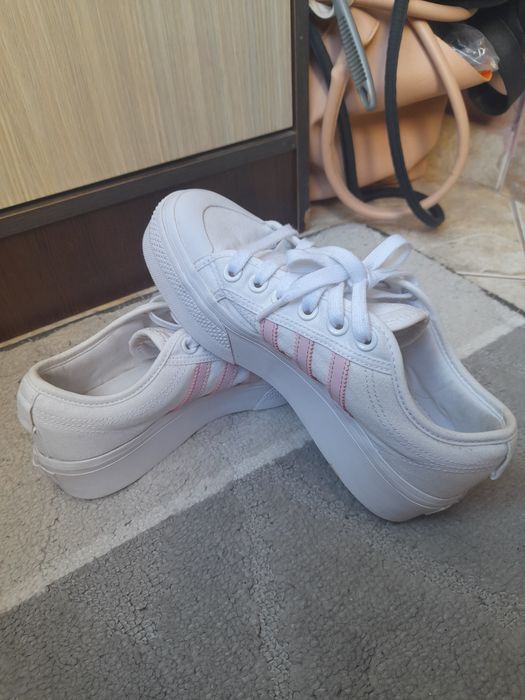 Vând adidas mărimea 39