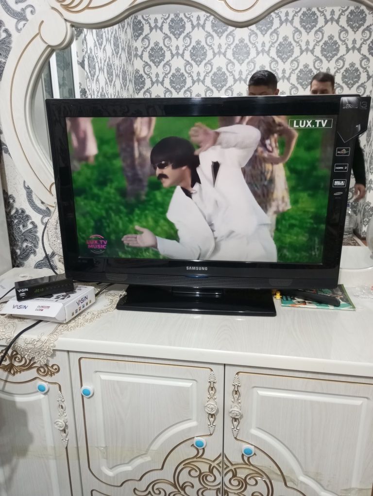 Samsung 32 TV sotiladi