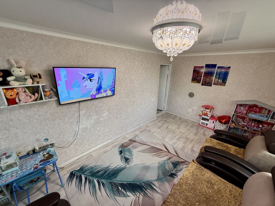 Продам двухкомнатную квартиру .