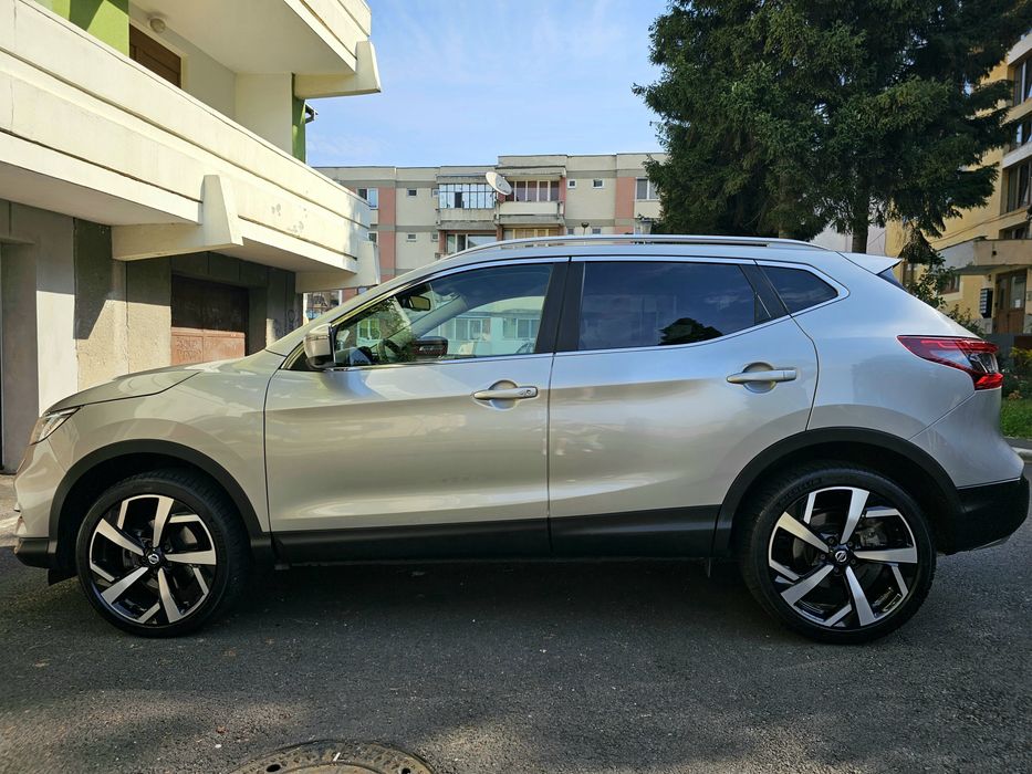 Vând Nissan Qashqai 1,3DIG-T- TEKNA 2×4