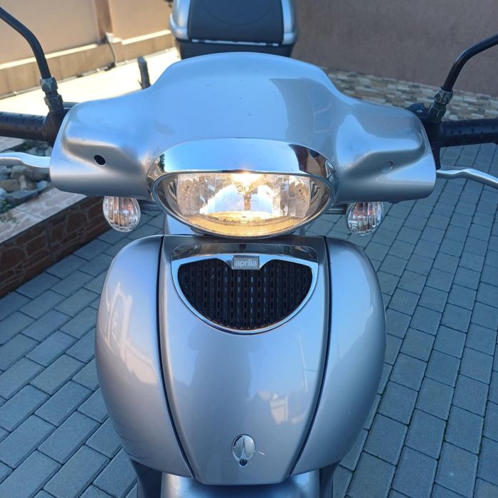 Vând scuter Aprilia Scarabeo 50 cm 4p timpi