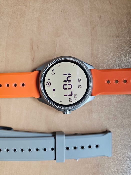 Продавам смарт часовник TicWatch Pro 5