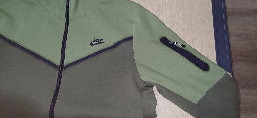 Nike - Tech Fleece - Olive Green
