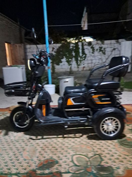 Skuter navoiy aybi yoq ideal  yangii 5 ta akmulator 60km/h tezlik