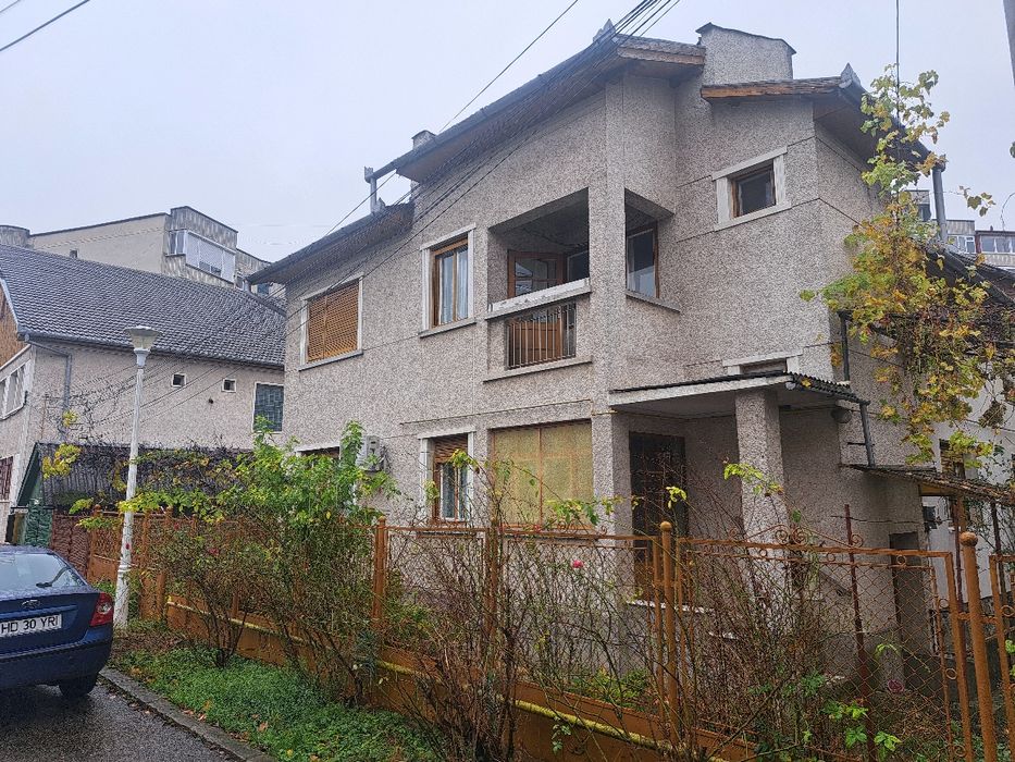 Vând casă în Deva lângă liceul sportiv