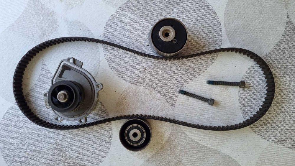 Set curea distributie cu pompa de apa pentru Opel Zafira B