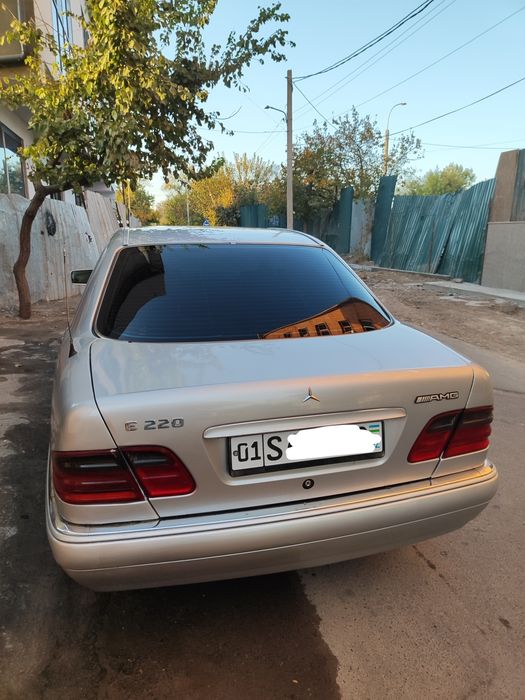 Продается Mercedes Benz 210 Авангард. Срочно.