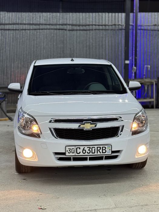 Продаю Машину первоначальный ценой 2500$ кобалт