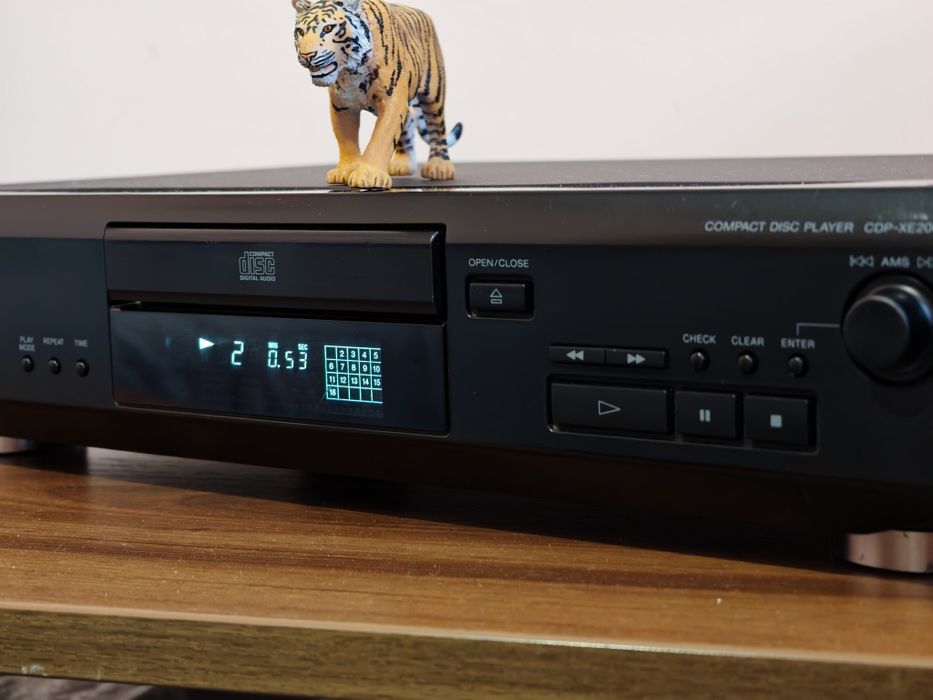 Sony CDP-XE 200. Cd player superb. Date tehnice mari. Preț fix !!