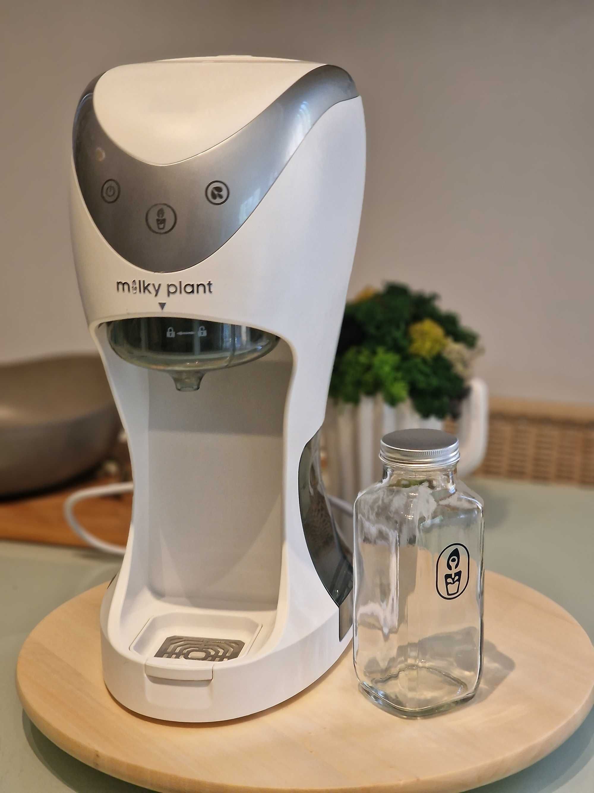 Milky Plant  - Машина за домашно приговяне на растителни млека.