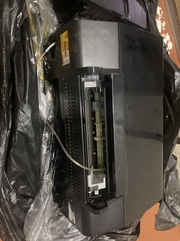 Epson 805l xolati zor xamma ranglari ishlidi 6 xil rangli 200 minglik