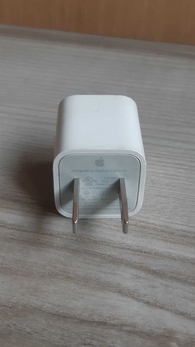 Vând adaptor/încărcător 5W USB OEM (original) Apple cu adaptor