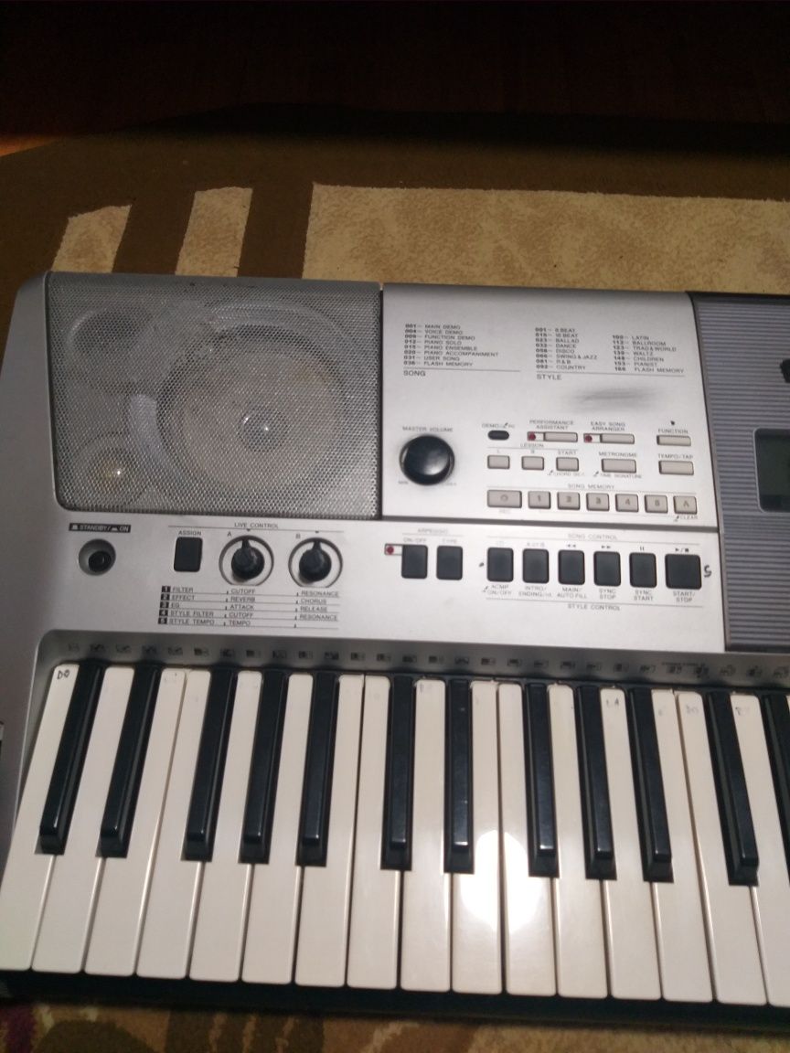 Orga yamaha psr e413