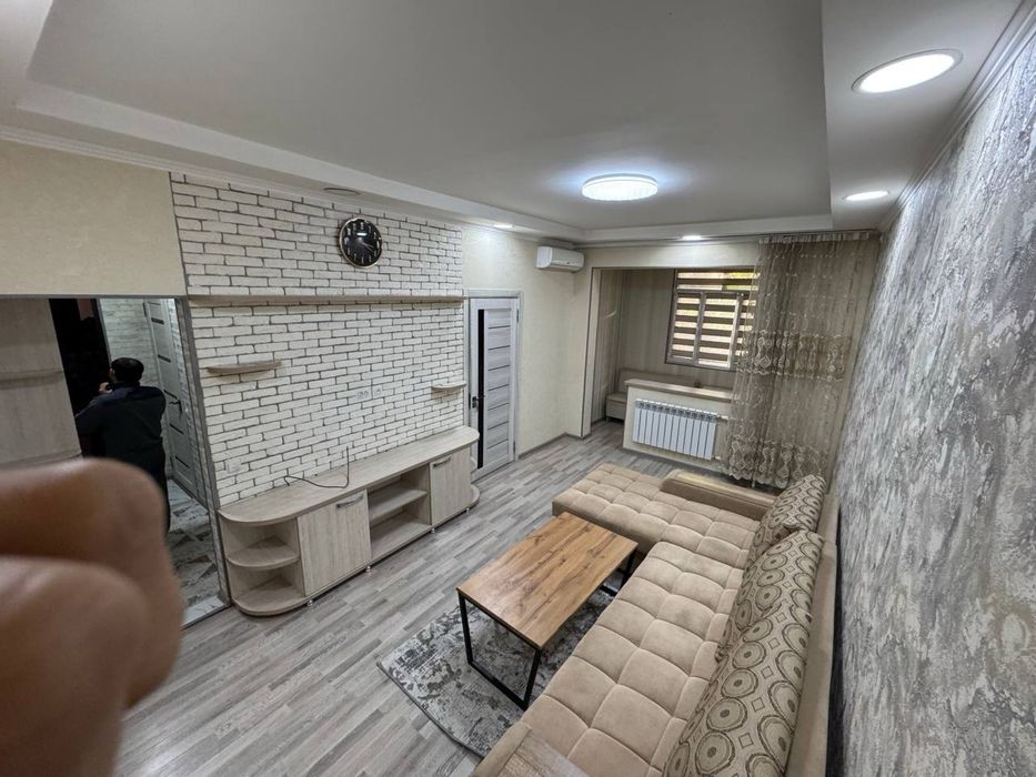 Квартира Чиланзар Ц  2/2/5 Балкон 1.5x3 дока хлеб