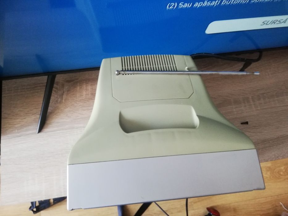 Vând televizor camping, 12v-220v alb-negru portabil.