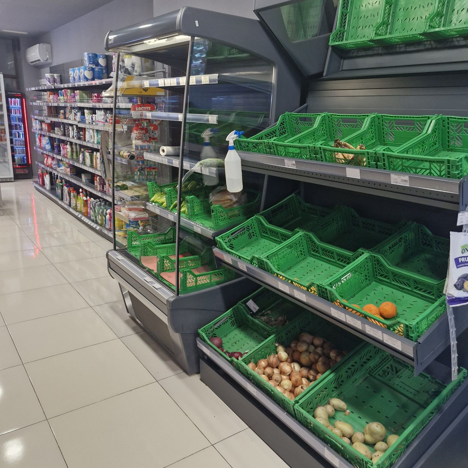 Продавам вертикална хладилна витрина