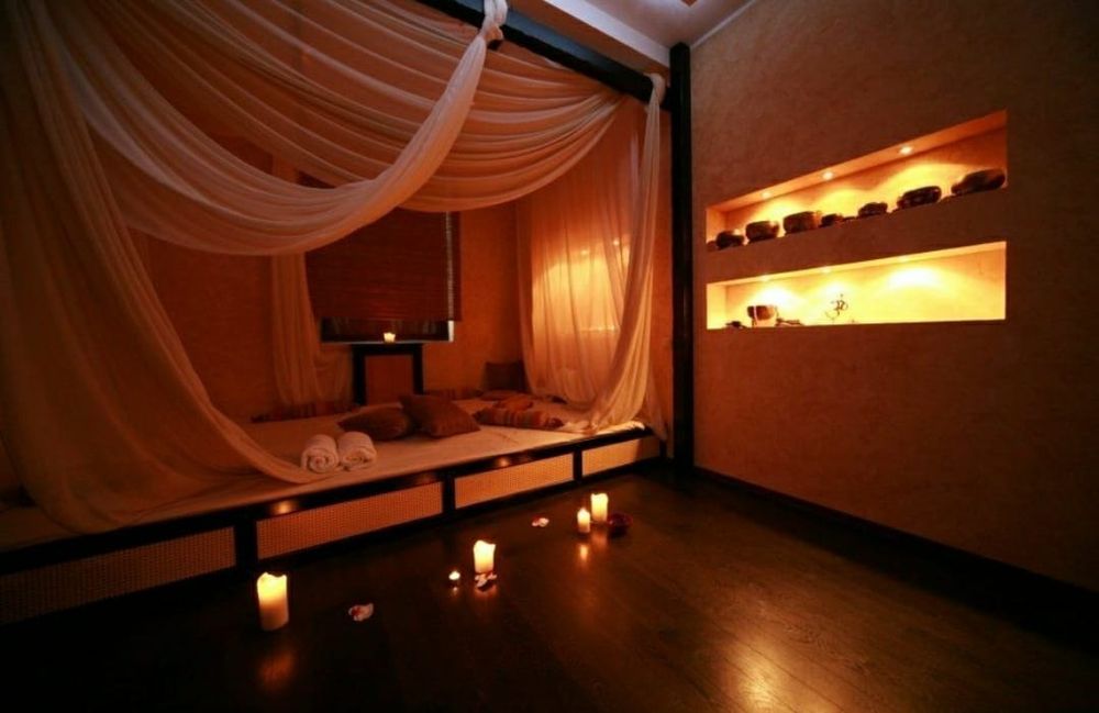 Массажистка Одна