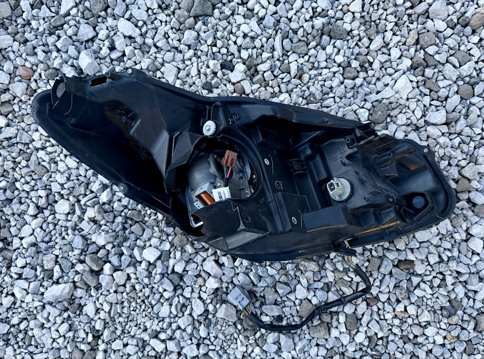 Оригинален ляв фар за Toyota Yaris Hybrid / Тойота Ярис Хибрид