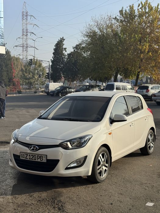 Продается Huyndai i20 2013 год в хорошем состоянии