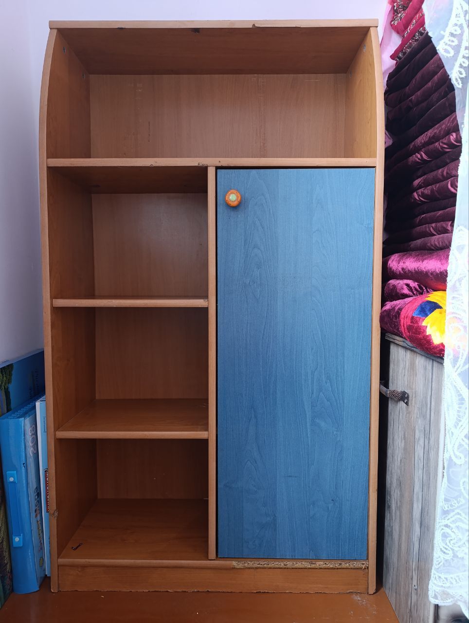 Книжный шкаф, в хорошем состоянии