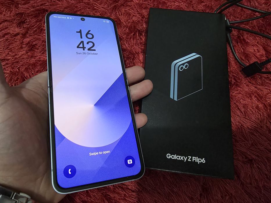 -Samsung Z Flip 6, Nou, Nefolosit, 256Gb, 12Ram, 152 cicluri incarcare