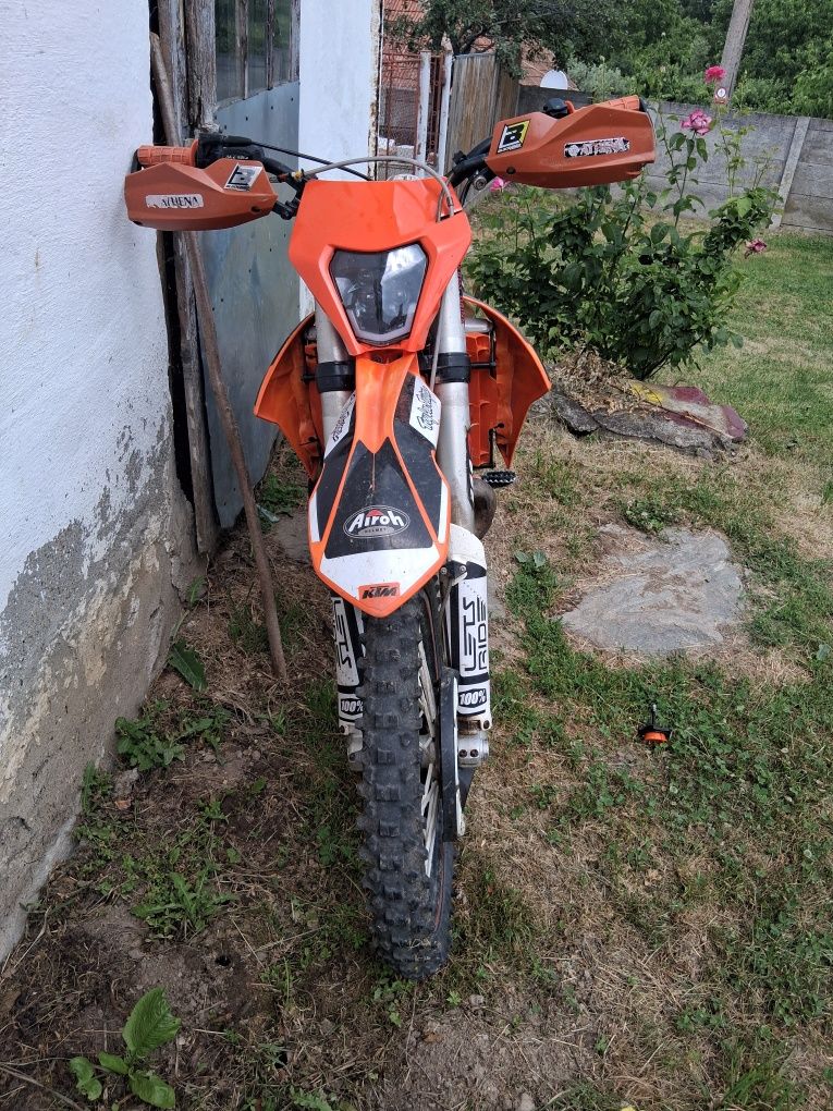 Vând KTM 300 EXC ,2 timpi ,într-o stare foarte bună!