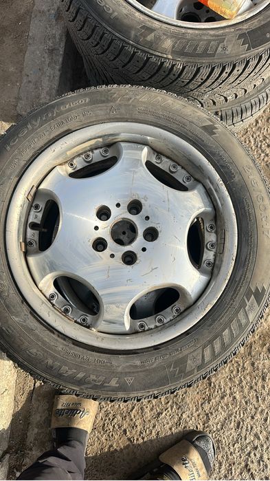 На продажа диска с резинаме 215/60/17 на машину Toyota Estima