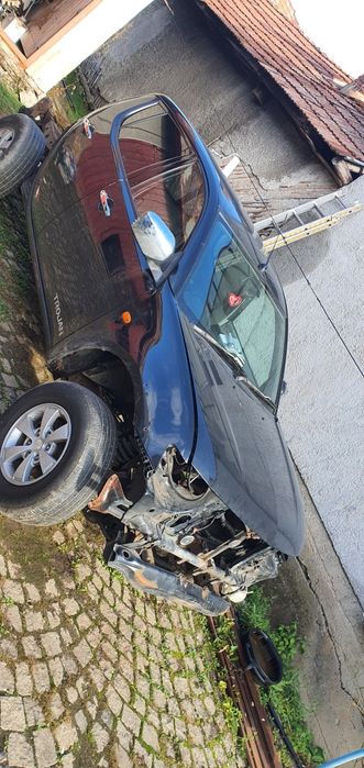 Dezmembrez L 200 2009