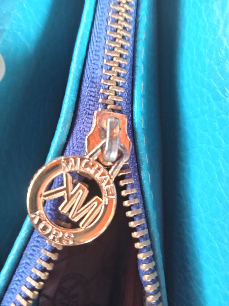 O geantă superbă de la Michael kors