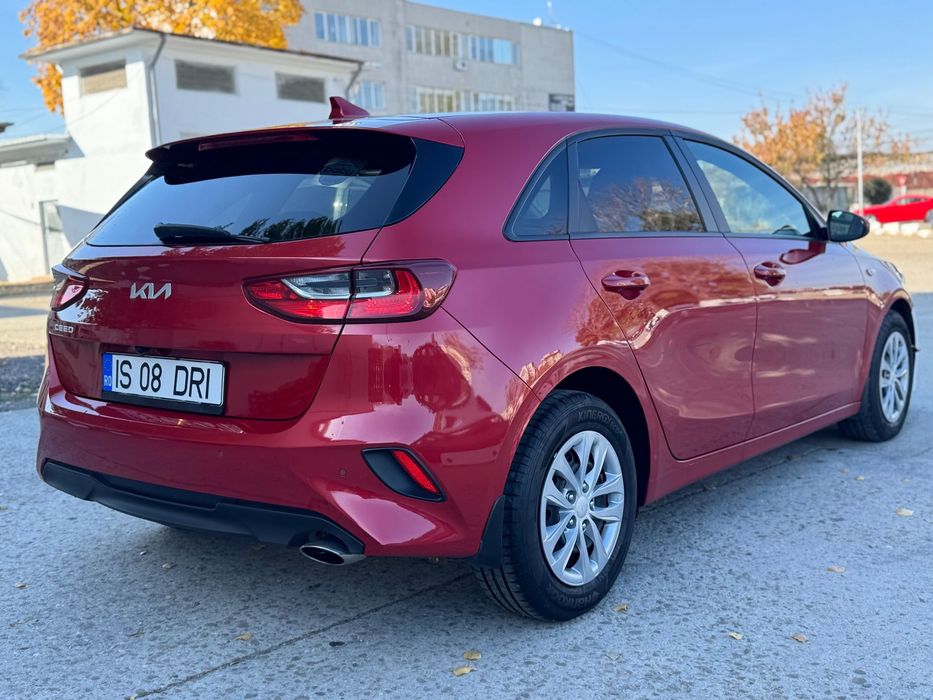 Kia Ceed 2022, HYBRID, cutie AUTOMATA, in GARANTIE 2029, usor avariata