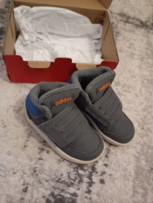 Adidași imblaniti Adidas mărimea 25