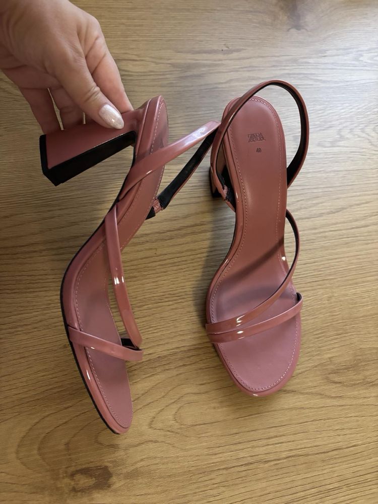 Сандали на ток Zara