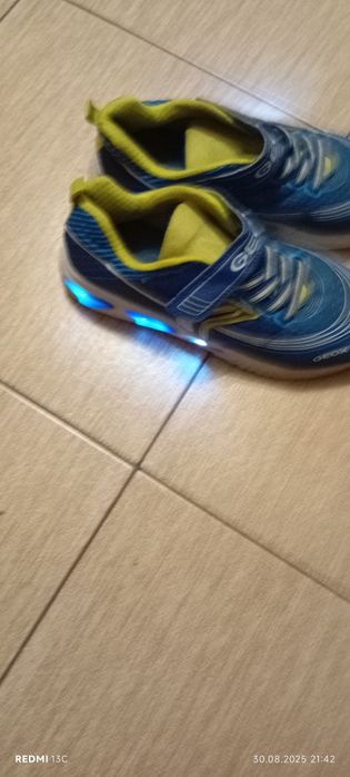 Adidași cu lumini în talpă geox