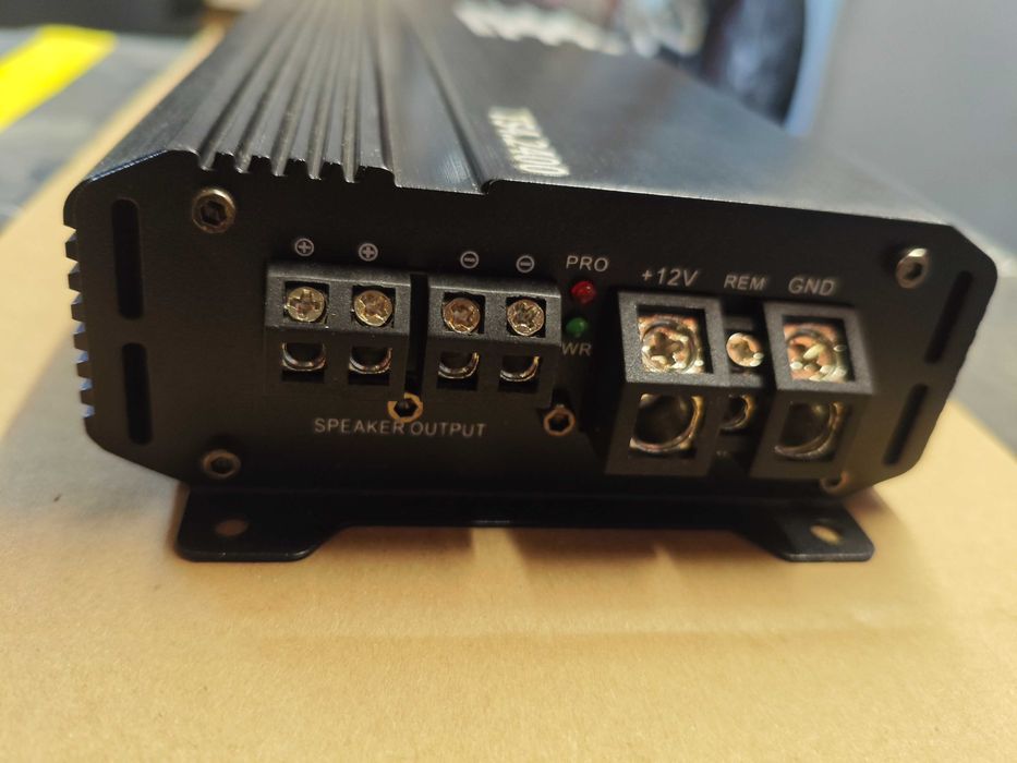 Продавам комплект субуфер, усилвател, кондензатор и инсталация