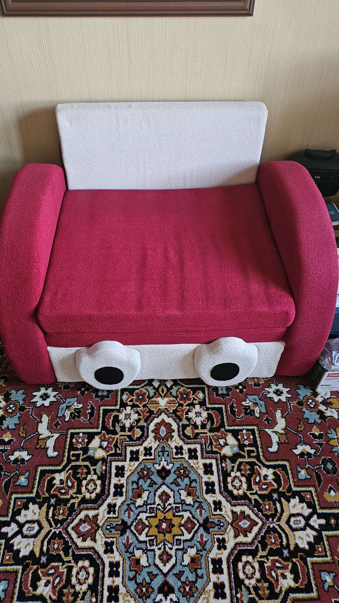 Продам диванчик для подростка