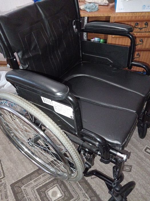 Продам инвалидную коляску