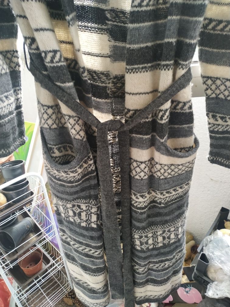 Машинно плетена жилетка с джобове. Универсален размер