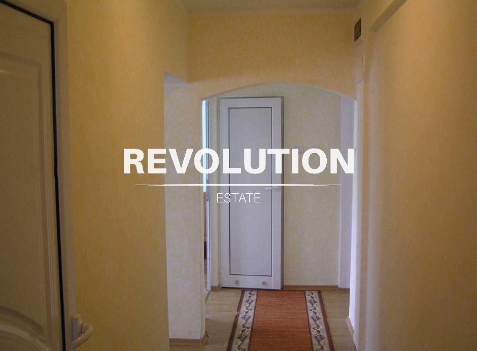 Продава се Тристаен апартамент в Варна, Левски - 83 кв.м за 1808 €/кв.м - Снимка #2