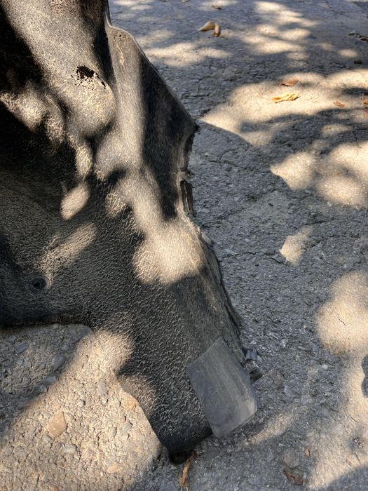 Заден десен подкалник за W212