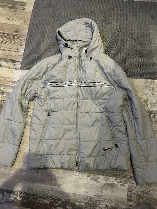 Nike яке 130 лева