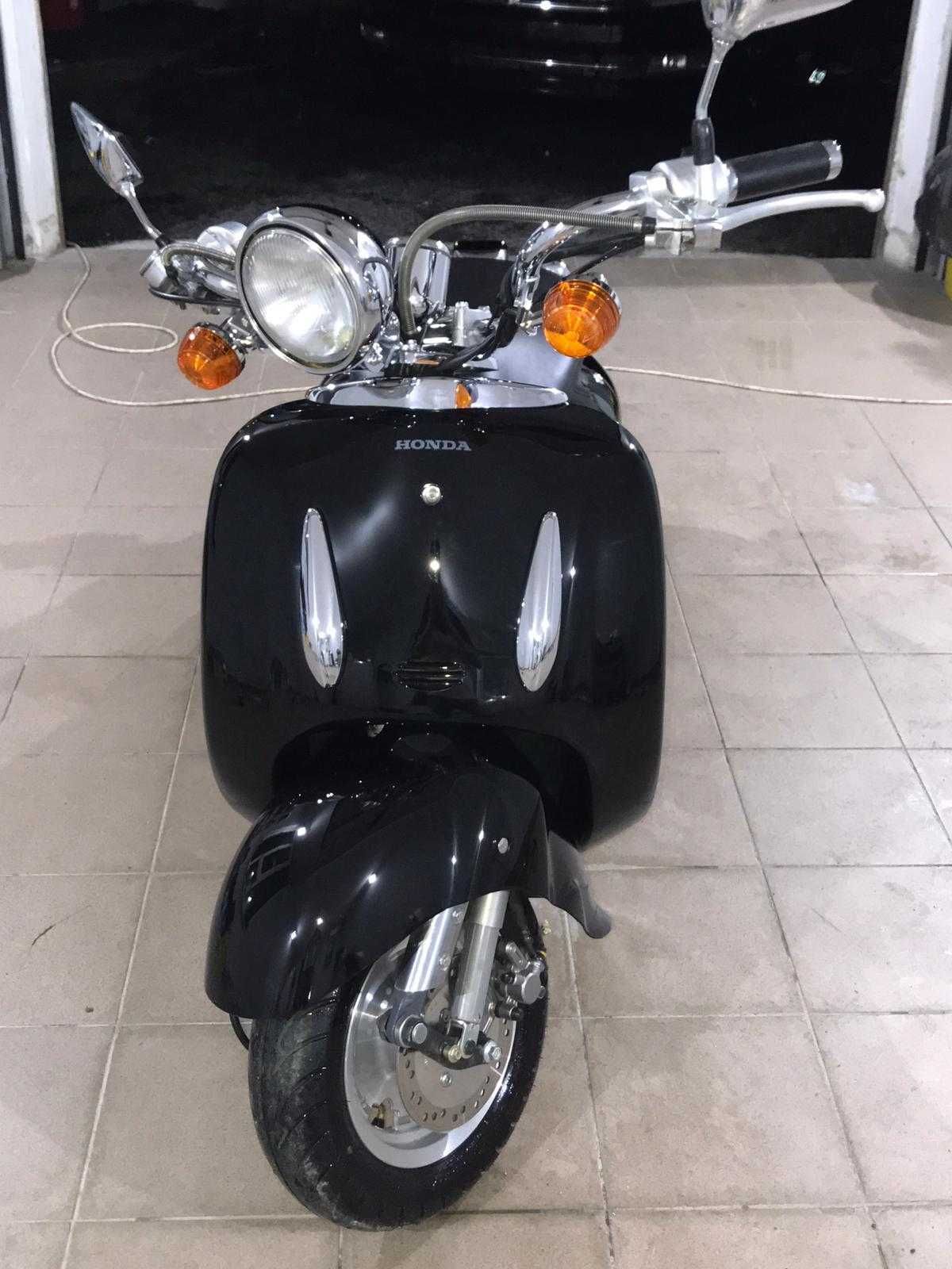 Vând scuter Honda shadow 49 cm