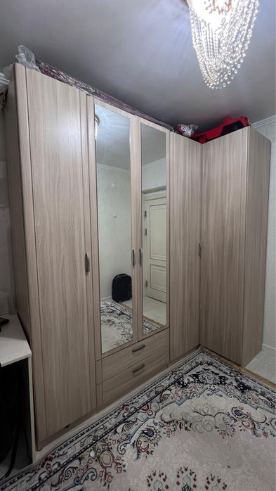шкаф с зеркалом продается