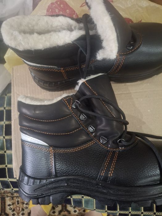 Продам зимние ботинки